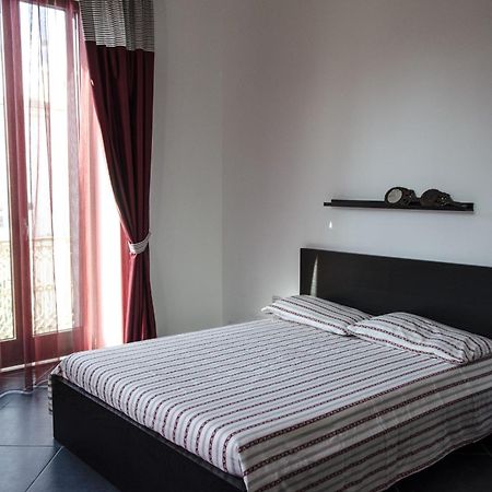 Maria Vittoria Charming Rooms And Apartments Bríndisi Habitación foto