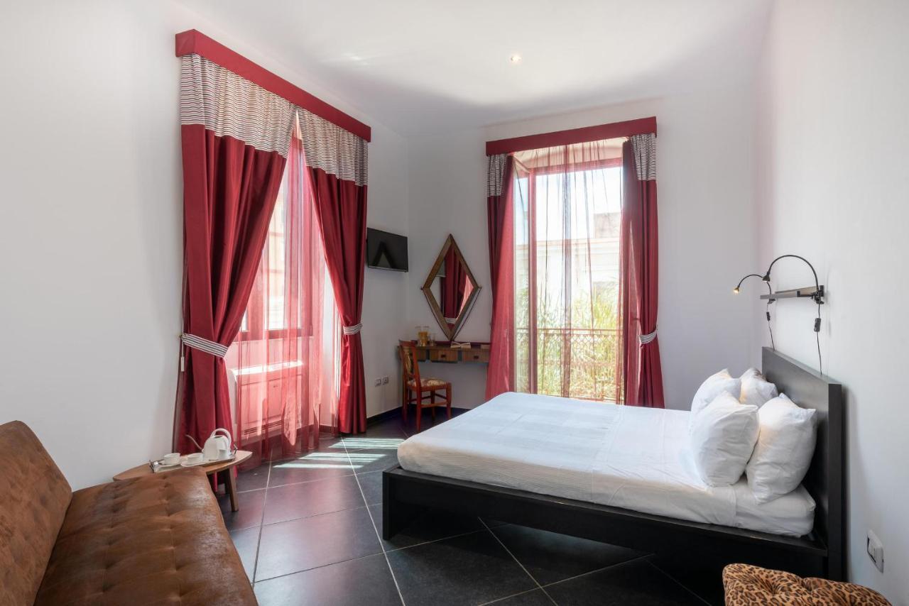 Maria Vittoria Charming Rooms And Apartments Bríndisi Exterior foto