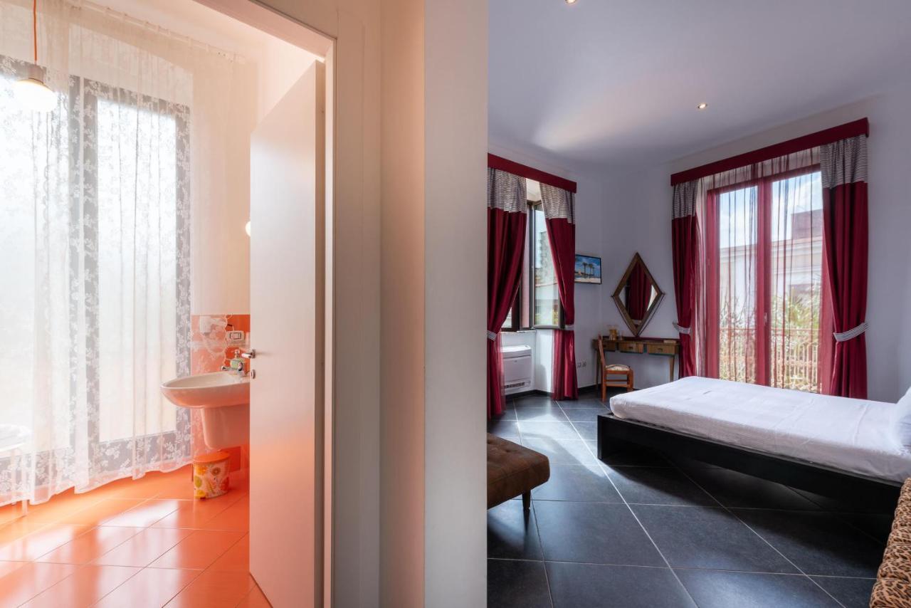 Maria Vittoria Charming Rooms And Apartments Bríndisi Exterior foto
