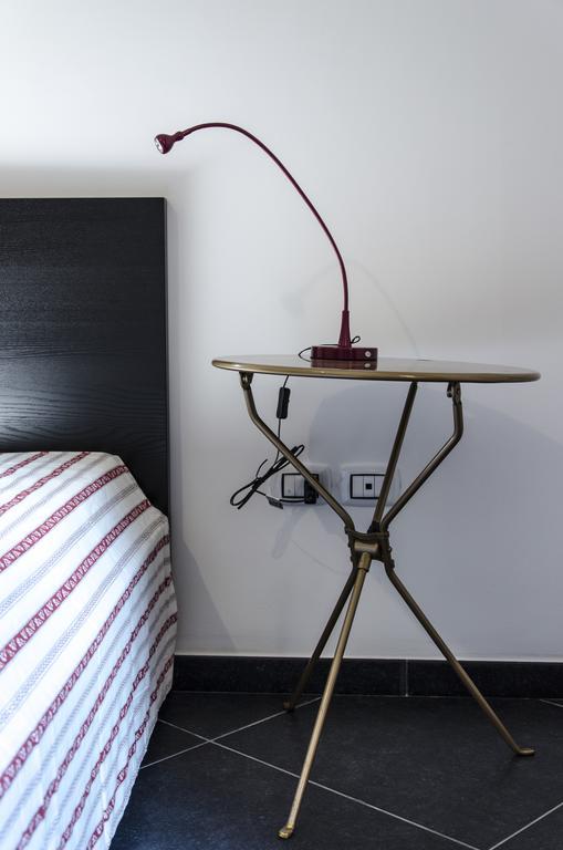 Maria Vittoria Charming Rooms And Apartments Bríndisi Habitación foto